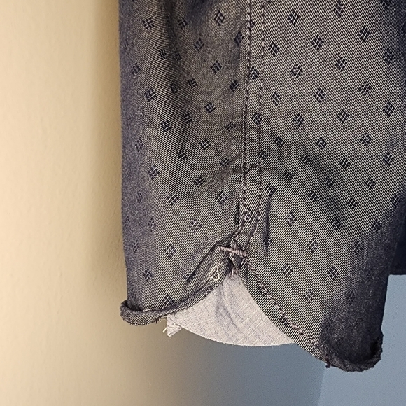 Small Van Heusen Button-Up Patterned Short Sleeve Shirt - Picture 3 of 5